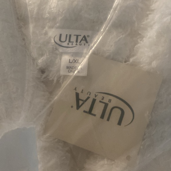 Ulta Beauty Cozy Robe - Picture 4 of 4